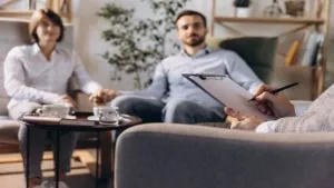 Read more about the article Aile Terapisti Eğitimi Nasıl Fayda Sağlar?